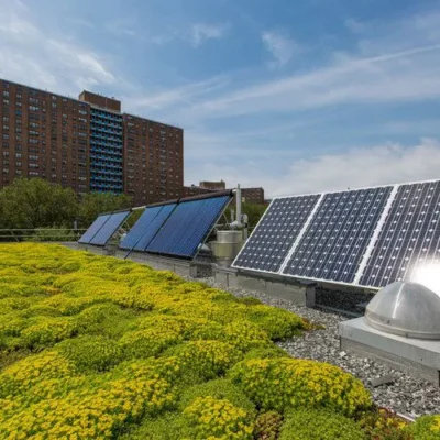 zelena-strecha-so-solarnymi-panelmi-epdmsystemy