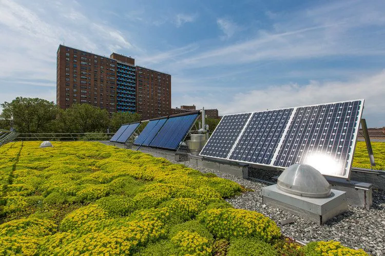 zelena-strecha-so-solarnymi-panelmi-epdmsystemy