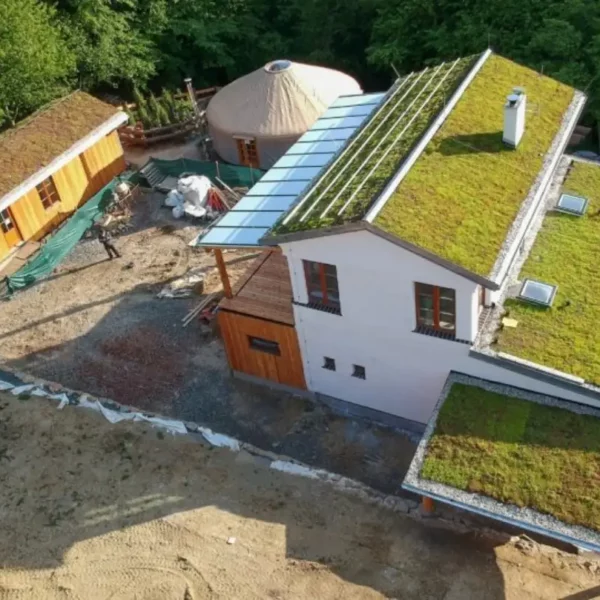 budova-ekocentrum-zelene-strechy-epdm-systemy