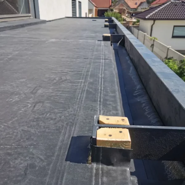 komplikovany-detail-konstrukcie-strechy-pred-izolaciou-rubbercover-epdm-systemy