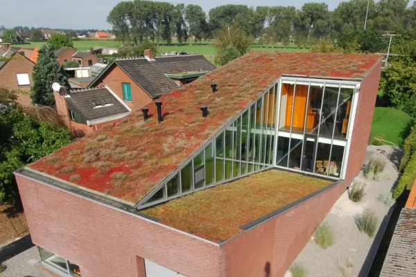 zelena-strecha-plochych-striech-viacpodlazneho-domu-rubbercover-epdm-systemy